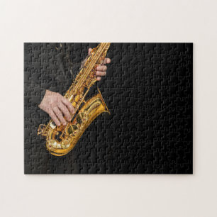 Puzzle Le joueur saxophone joue du jazz avec des mains sa