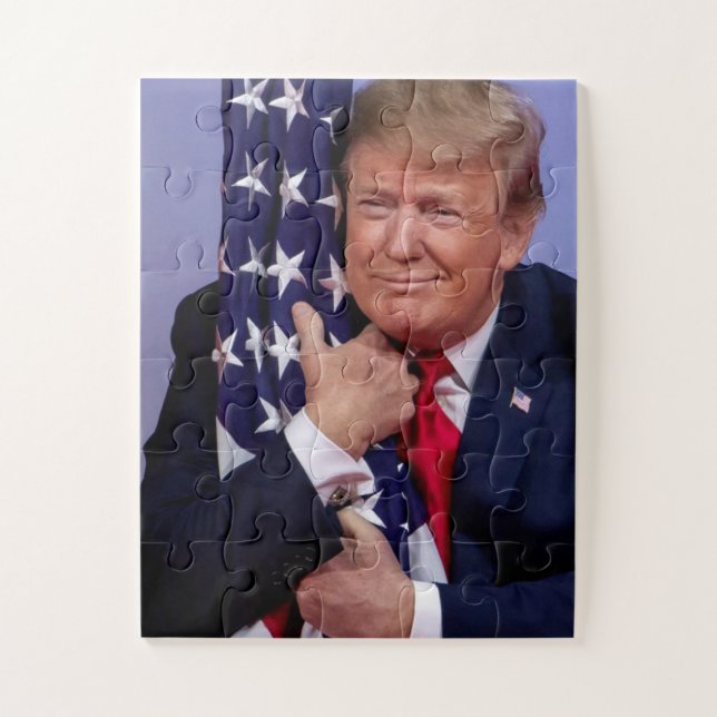 Puzzle Le Président Trump Accroche Le Drapeau Américain (Vertical)