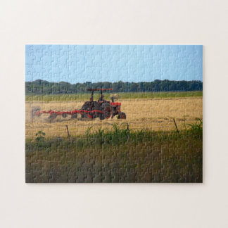 Puzzle Le rancher du Texas sur un tracteur rouge récolte 