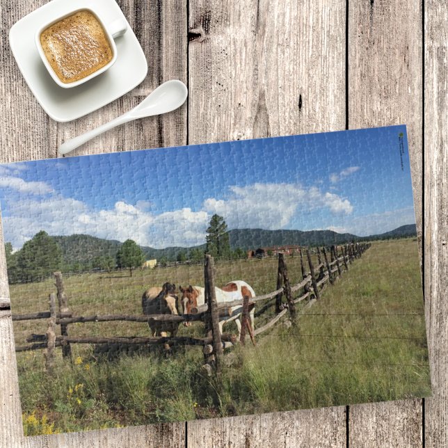Puzzle Les Chevaux À La Clôture Du Fil De Fente (over head view of jigsaw puzzle of horses at a rustic fence)