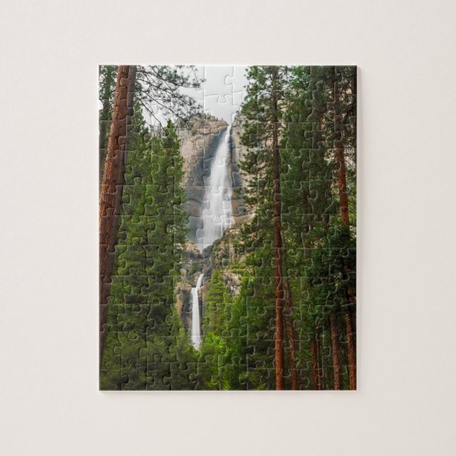 Puzzle Les chutes de Yosemite dans la forêt (Vertical)