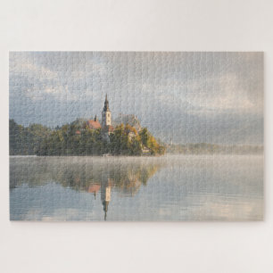 Puzzle Lever de soleil saigné brumeux de lac avec l'île