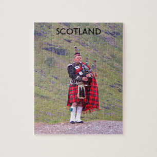 Puzzle Lone Scottish bagpiper, Highlands, Écosse