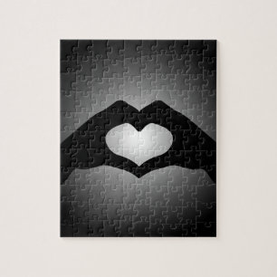 Puzzle main faisant le coeur de signe