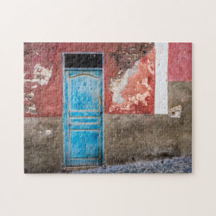Puzzle Mur coloré avec porte bleue