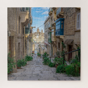 Puzzle Narrow stone street in Malta
