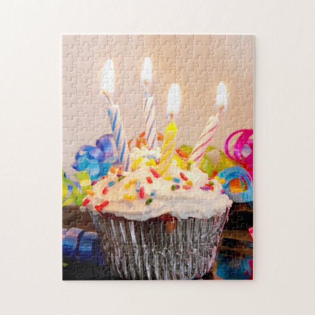 Puzzle Petit gâteau d'anniversaire avec des bougies (Vertical)