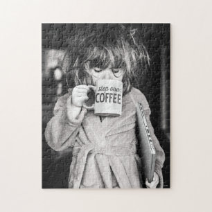 Puzzle Petite fille boit du café