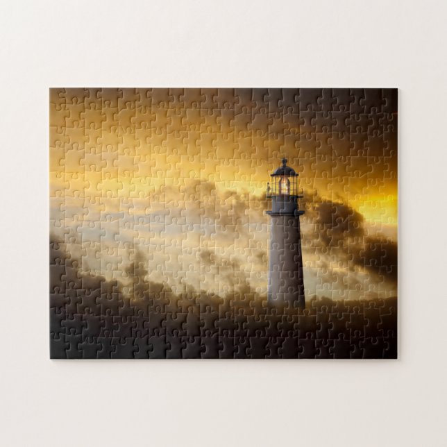 Puzzle Phare rougeoyant sous le ciel dramatique (Horizontal)