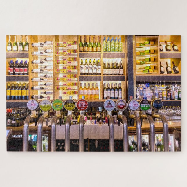 Puzzle Photo du pub londonien, pompes à bière et bouteill (Horizontal)
