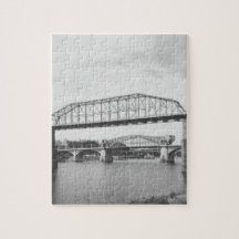 Photographie noire et blanche de double pont