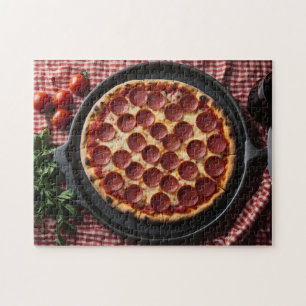 Puzzle Pizza dans la casserole sur la table