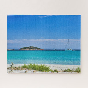 Puzzle Plage de sable blanc îlot d'eau turquoise et voili