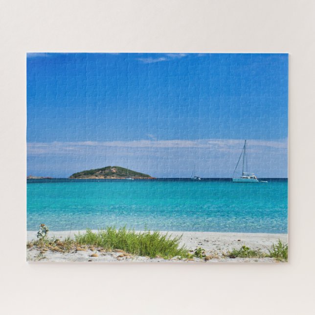 Puzzle Plage de sable blanc îlot d'eau turquoise et voili (Horizontal)