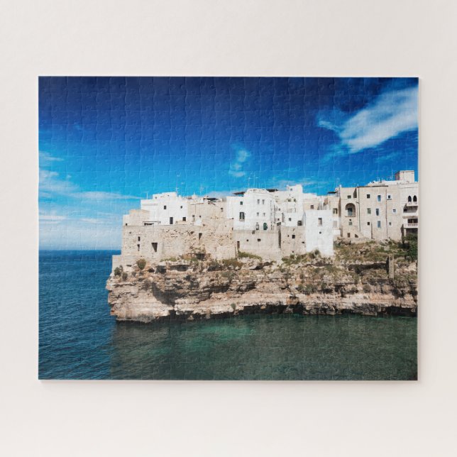 Puzzle Polignano qu'une jument loge sur une falaise en (Horizontal)