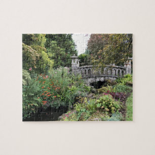 Puzzle Pont de pierre de style japonais dans un jardin