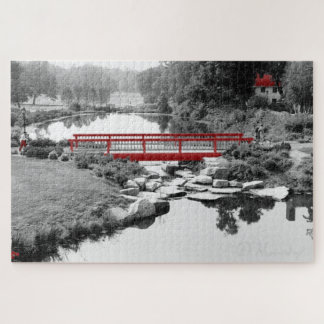 Puzzle Pont en CT., noir et blanc avec accents rouges