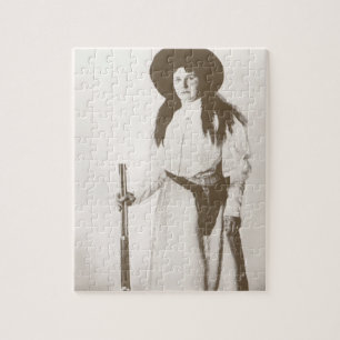 Puzzle Portrait photo d'une cowgirl tenant un fusil, c191