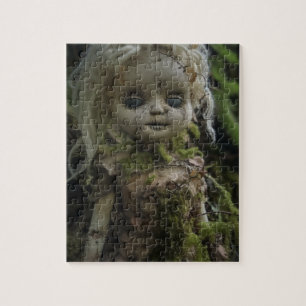 Puzzle Poupée Déplaisante d'horreur dans la forêt
