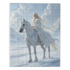 Reine elfe chevauchant un majestueux cheval blanc