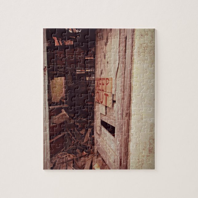 Puzzle Restez à l'écart, Abandon de la porte du bâtiment (Vertical)