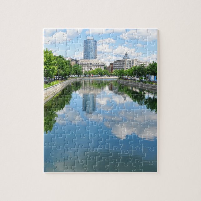 Puzzle Rivière de Dambovita à Bucarest, Roumanie (Vertical)