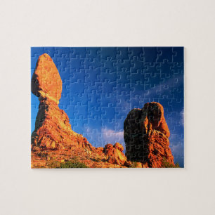 Puzzle Rock équilibré au coucher du soleil