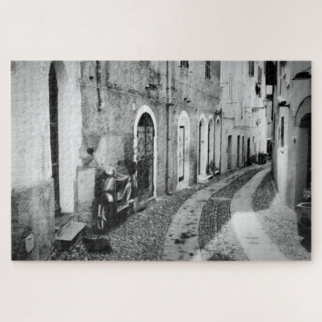 Puzzle Scooter dans une rue en Italie en noir et blanc (Horizontal)