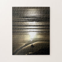 Surfer de coucher du soleil à la casse-tête de