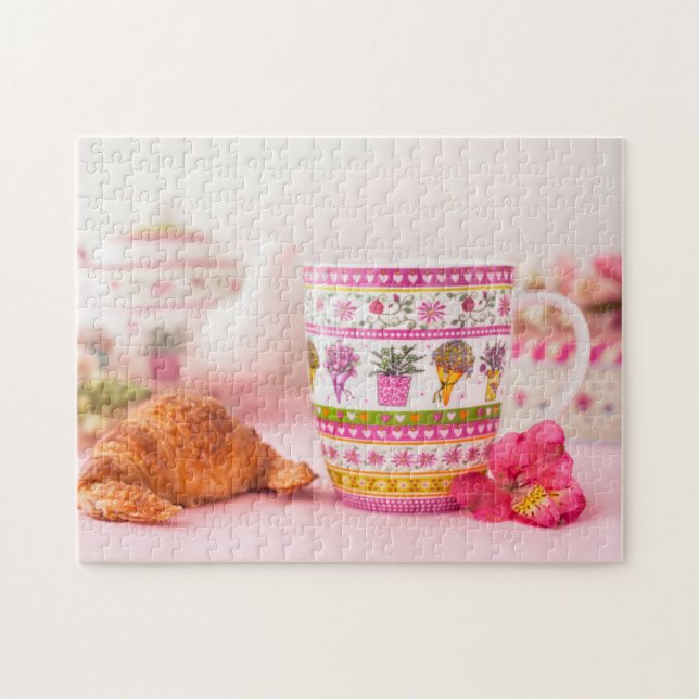 Puzzle Tasse avec le thé, le croissant et la fleur (Horizontal)