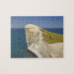 Puzzle Touristes au sommet de la falaise à Tunnel Beach