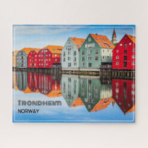 Trondheim Norvège Fjord Maisons rouges et vertes e