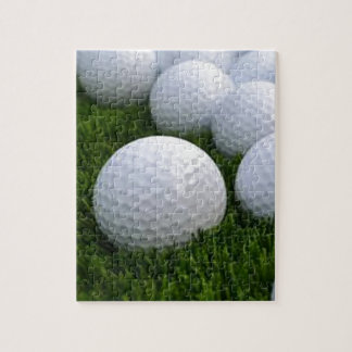 Puzzle Un bon nombre de boules de golf sur l'herbe