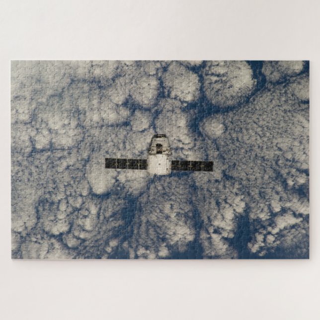 Puzzle Un dragon SpaceX dans les nuages (Horizontal)