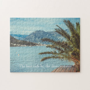Puzzle Un paysage marin avec montagnes et palmier