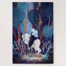 Une dame de fée dans un cap noir