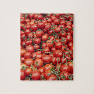 Puzzle Une grande récolte de tomates sur un stand de marc