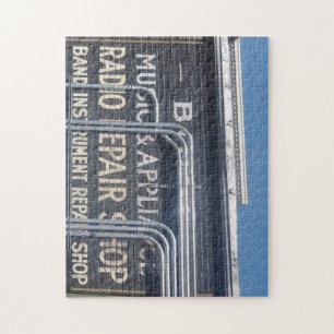 Puzzle vieux panneau d'entreprise peint