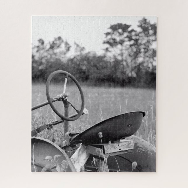 Puzzle Vieux tracteur en herbe longue (Vertical)