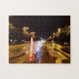 Puzzle Vue nocturne sur la fontaine colorée de Bucarest