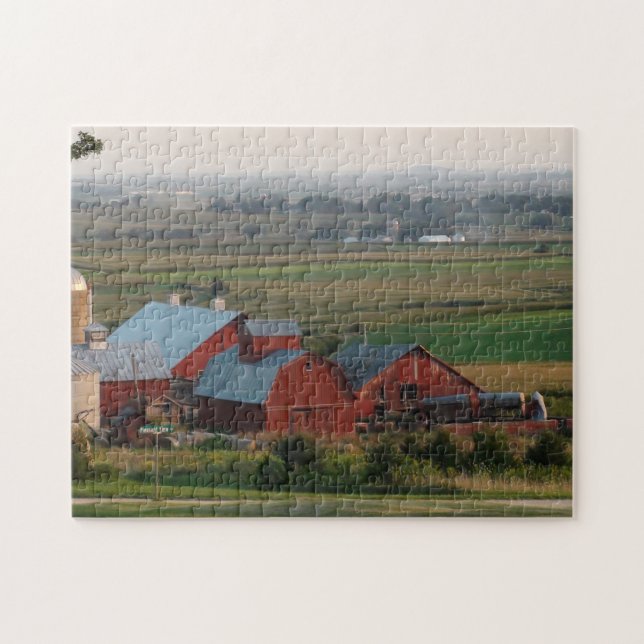 Puzzle Vue sur le paysage des Granges rouges dans le Midw (Horizontal)