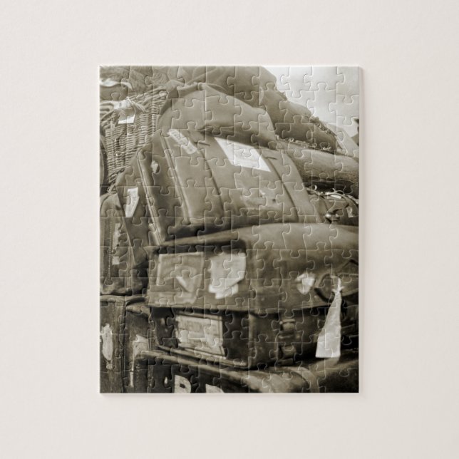 PUZZLE WAGON SUITCASE 1890 (Vertical)