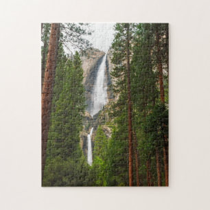 Puzzle Yosemite Falls à travers la forêt
