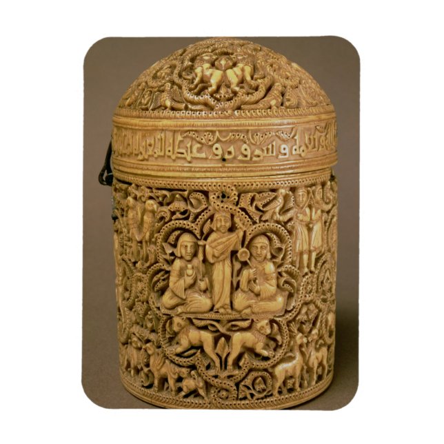 Pyx with relief depicting the pleasures of courtly magnet (Vertical)