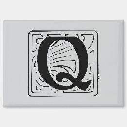 Q Monogram black Magnet
