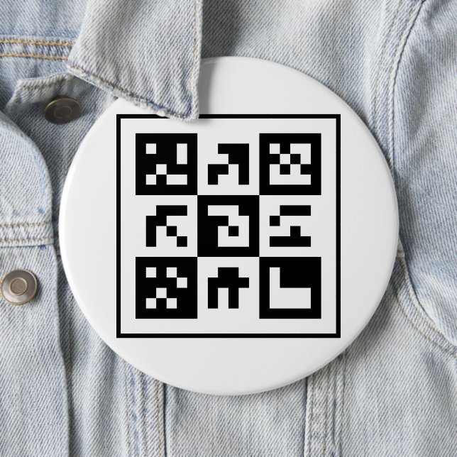 qr code 6 inch round button (In Situ)