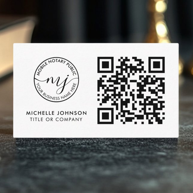 QR Code moderne Notaire blanc Cartes de visite (Modern White QR Code Notary Business Card on Professional Notary Desk)