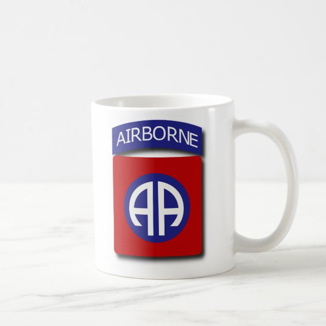 quatre-vingt-deuxième TASSE AÉROPORTÉE (Droite)