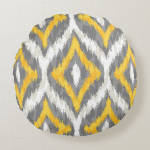 Quatrefoil Ikat Pattern In Grey And Yellow Round Pillow