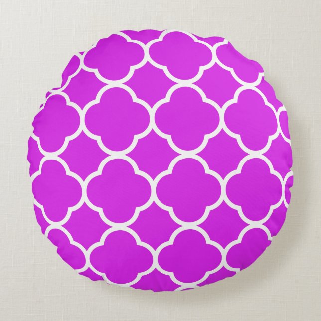 Quatrefoil Patterns Violet Hot Pink Purple White Round Pillow (Front)